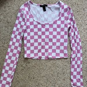 Checkered pink and white long-sleeve crop top